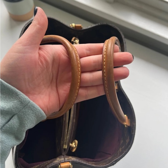 Louis Vuitton Montaigne Top Handle Bag MM Brown
Canvas. Pre owned. - Picture 6 of 11
